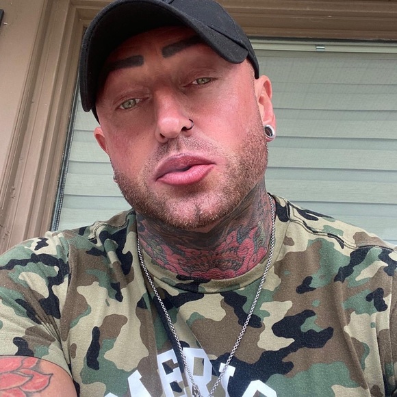 Meet your Posher, Chris - Picture 1 of 1